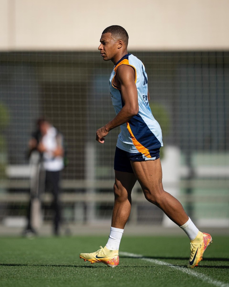 官宣：device正式加盟100 Thieves